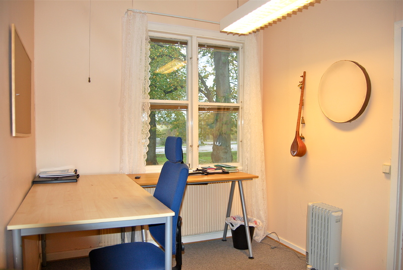 Ledigt rum i kreativ samarbetsplats