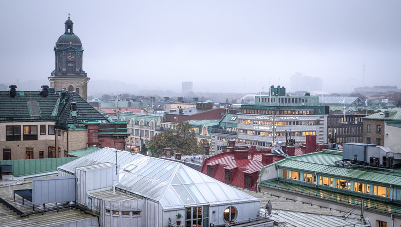 Kontorsplats i takvåning mitt i stan