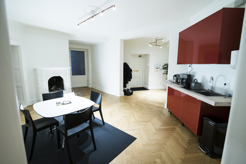 Stort luftigt kontorsrum med utmärkt läge!