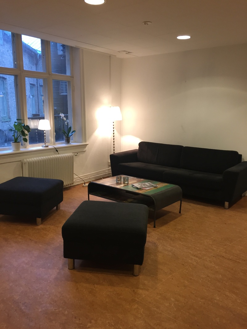 Kontorsrum uthyres i lokal belägen vid Järntorget.