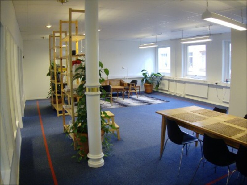 Kontor och skrivbordsplats i kontorskollektiv uthyres