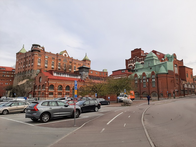 Stor ljus och mycket fint galleri lokal och atelje arbetsplatser . Hyra 1750 Kr i månader och trevligt miljö i Sockerbruket .www.kkpgalleri.com tel 0704057118 . kkpgalleri@gmail.com